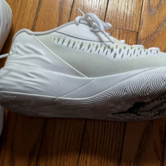 White puma women size 8 sneakers - Picture 4 of 8